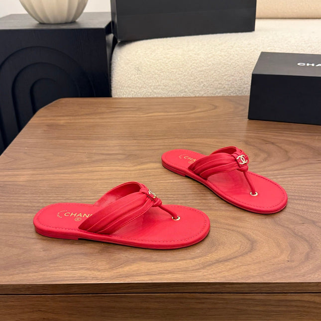 CHANEL 26S THONG SANDALS IN RED CALFSKIN WITH CC LOGO