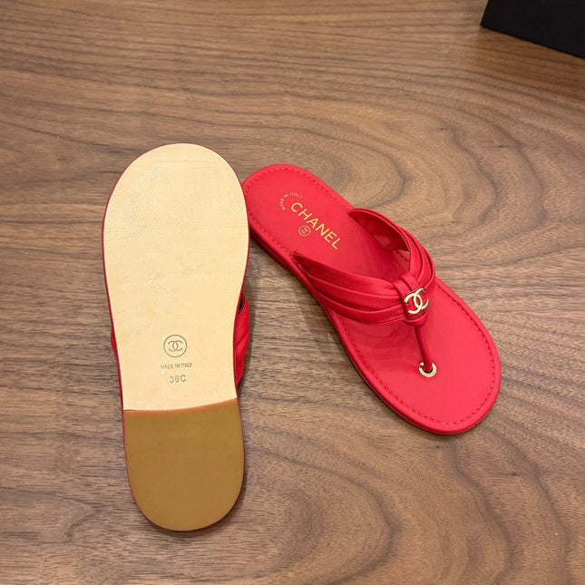 CHANEL 26S THONG SANDALS IN RED CALFSKIN WITH CC LOGO