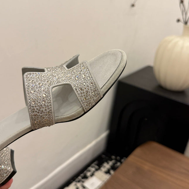 HM 26S OASIS SANDAL IN LIGHT GREY SUEDE WITH CRYSTALS