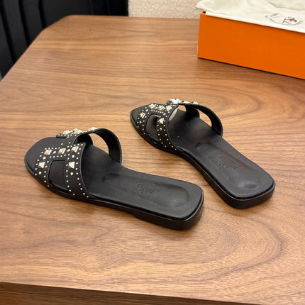 HM 26S ORAN STUDDED SANDALS IN BLACK CALFSKIN