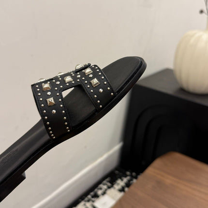 HM 26S ORAN STUDDED SANDALS IN BLACK CALFSKIN