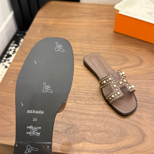 HM 26S ORAN STUDDED SANDALS IN DARK BROWN CALFSKIN