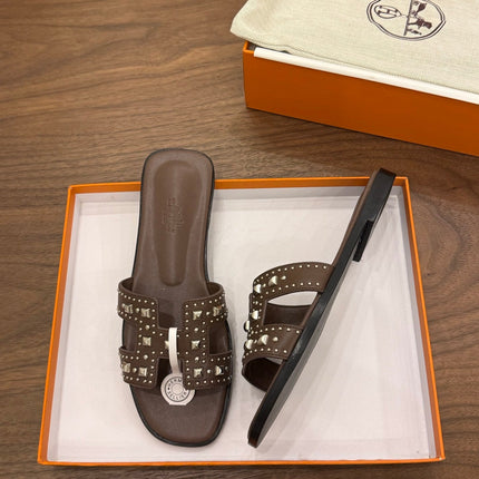 HM 26S ORAN STUDDED SANDALS IN DARK BROWN CALFSKIN