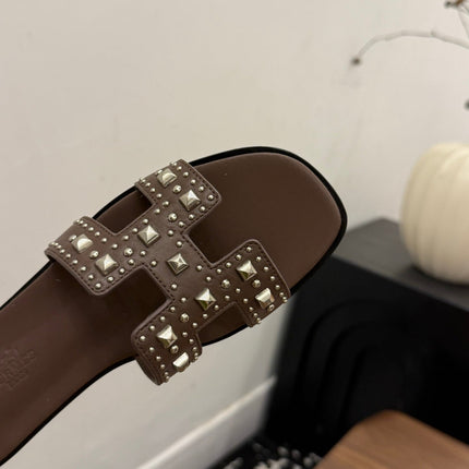 HM 26S ORAN STUDDED SANDALS IN DARK BROWN CALFSKIN