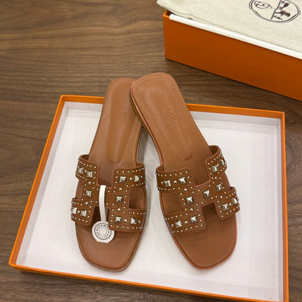 HM 26S ORAN STUDDED SANDALS IN BROWN CALFSKIN