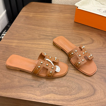 HM 26S ORAN STUDDED SANDALS IN BROWN CALFSKIN