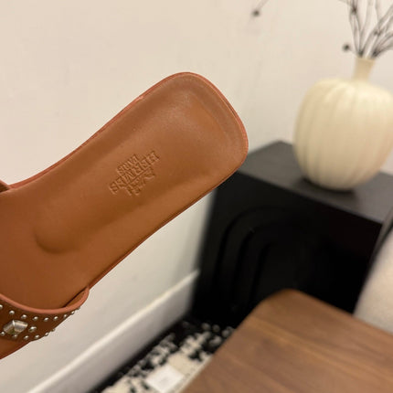 HM 26S ORAN STUDDED SANDALS IN BROWN CALFSKIN