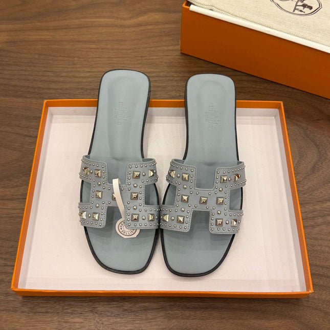HM 26S ORAN STUDDED SANDALS IN DUSTY BLUE CALFSKIN
