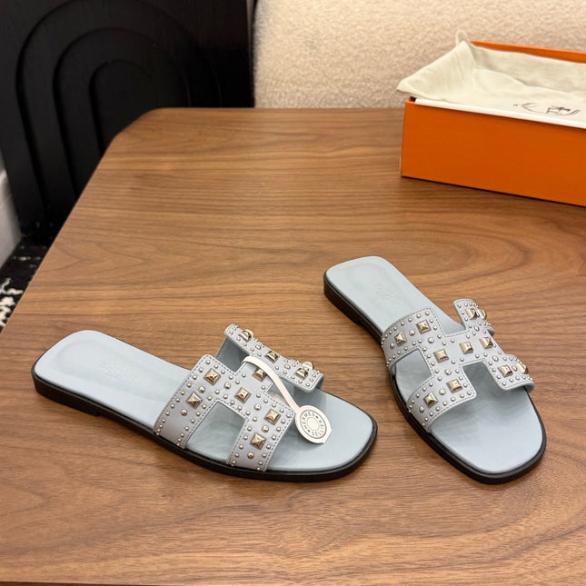 HM 26S ORAN STUDDED SANDALS IN DUSTY BLUE CALFSKIN