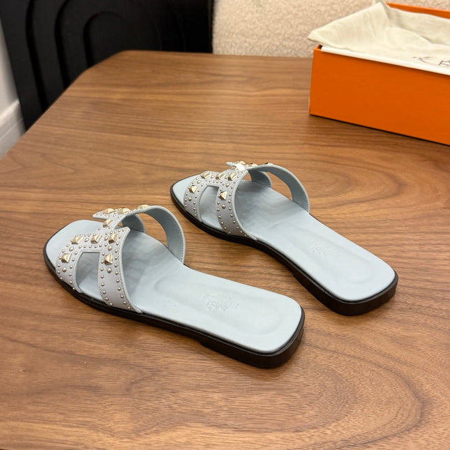 HM 26S ORAN STUDDED SANDALS IN DUSTY BLUE CALFSKIN
