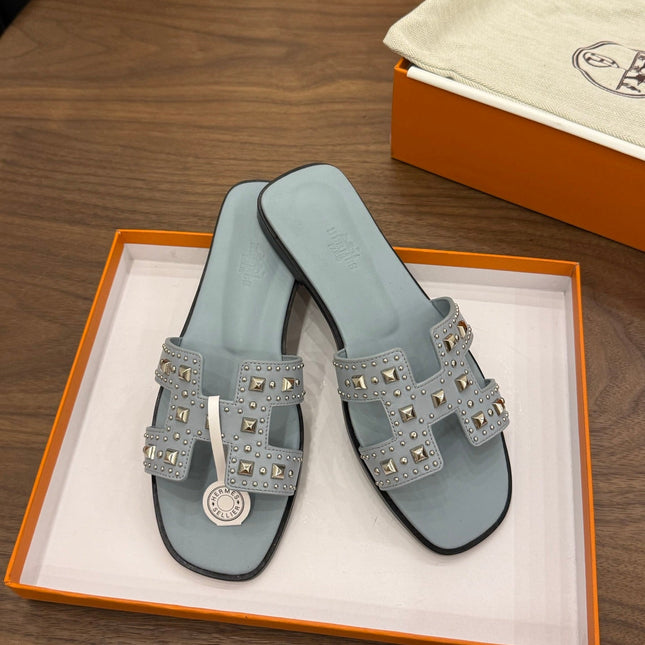 HM 26S ORAN STUDDED SANDALS IN DUSTY BLUE CALFSKIN