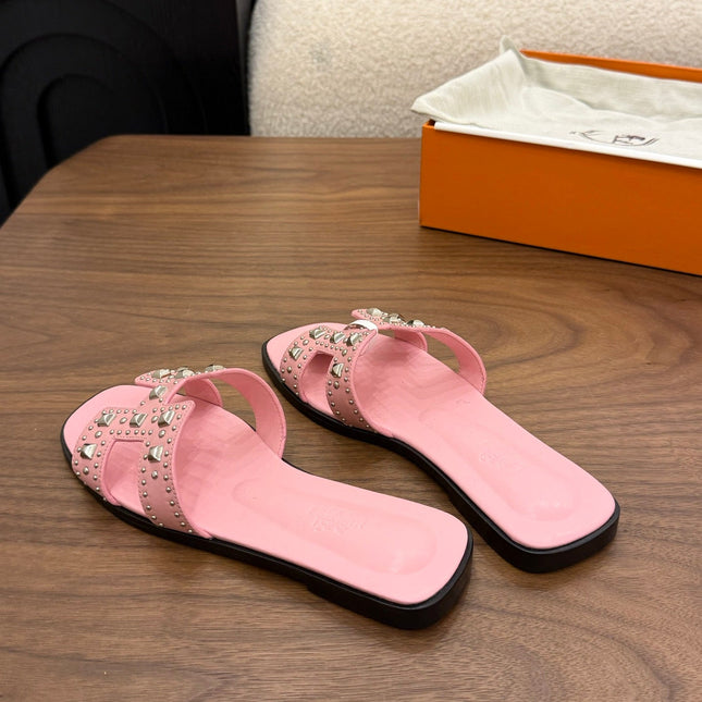 HM 26S ORAN STUDDED SANDALS IN LIGHT PINK CALFSKIN