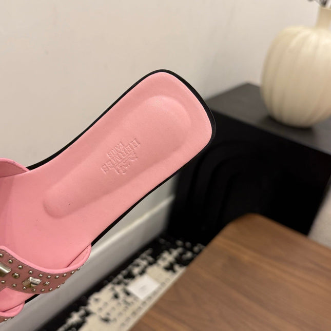 HM 26S ORAN STUDDED SANDALS IN LIGHT PINK CALFSKIN