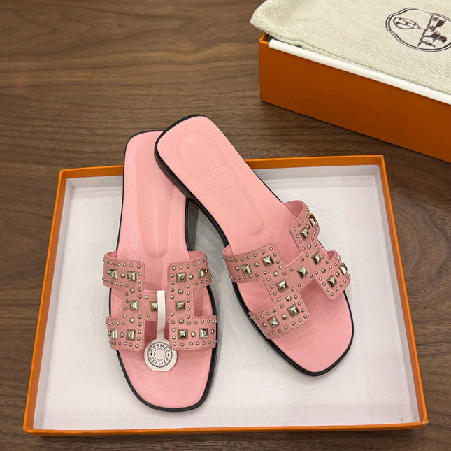 HM 26S ORAN STUDDED SANDALS IN LIGHT PINK CALFSKIN