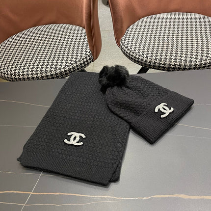 WHITE LOGO BEANIE HAT IN BLACK 875515
