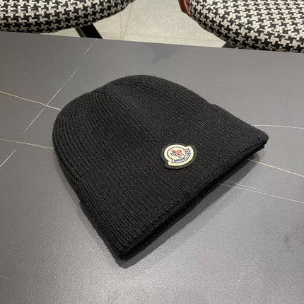 MONCLER BEANIE HAT IN BLACK WOOL 952646