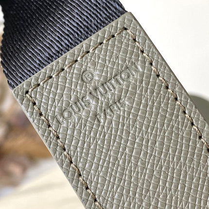 DISTRICT PM 26 IN KHAKI GREEN CALFSKIN