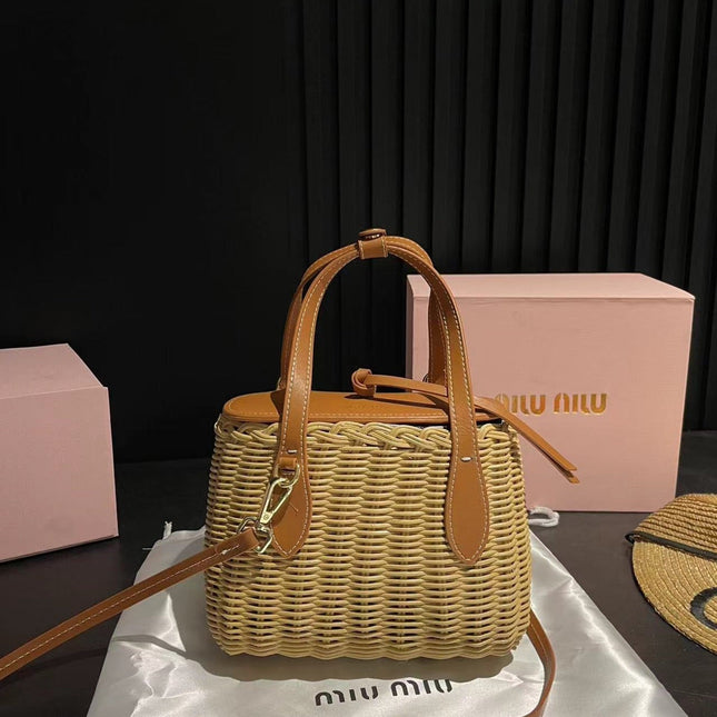 BASKET BAG 18 IN BEIGE/TAN WICKER AND LEATHER