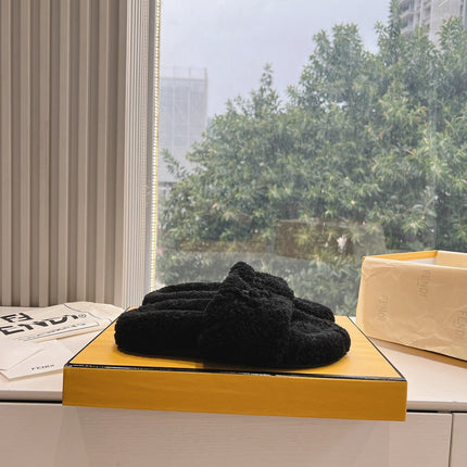FLAT SLIDE IN BLACK FLEECE