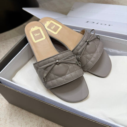 DIOR 26S DWAY CANNAGE SLIDE IN MUSHROOM GREY LAMBSKIN