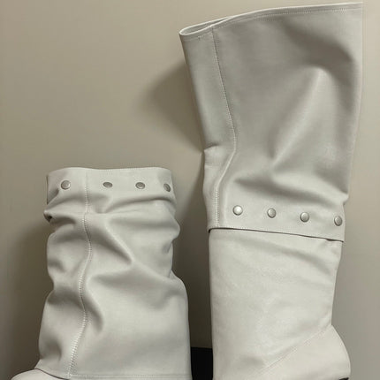 ALO 25S PALOMA WOOL TIERED BOOTS IN CREAM WHITE LAMBSKIN WITH STUD
