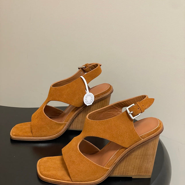 HM 25S KALYA WEDGE SANDAL 100 MM IN BROWN SUEDE