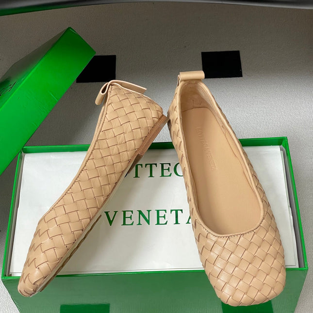 BOTTEGA VENETA 26S BALLET FLATS IN BEIGE WOVEN LAMBSKIN
