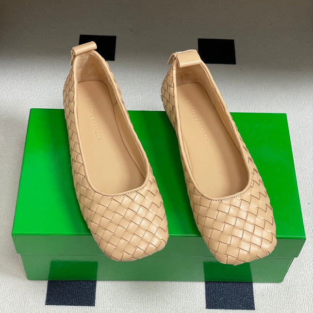 BOTTEGA VENETA 26S BALLET FLATS IN BEIGE WOVEN LAMBSKIN