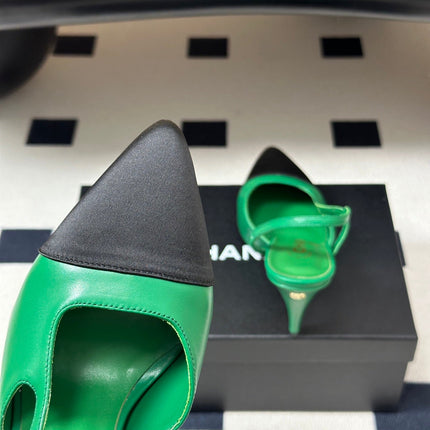 CHANEL 26S POINTED TOE HIGH HEEL SLINGBACKS 85 MM IN GREEN LAMBSKIN AND BLACK FABRIC