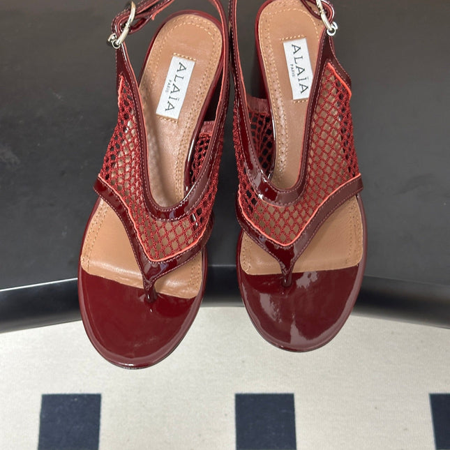 ALAIA 26S MESH THONG HEELS 55 MM IN BURGUNDY PATENT CALFSKIN