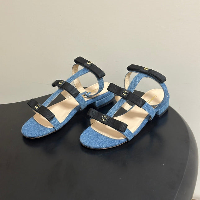 GIANVITO ROSSI 26S STRAPPY FLAT SANDALS IN BLUE DENIM AND BLACK FABRIC