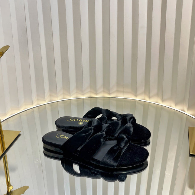 THREE STRAPS MULE IN BLACK VELVET
