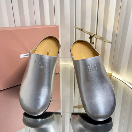 MIUMIU 26S CLOG MULES IN SILVER CALFSKIN