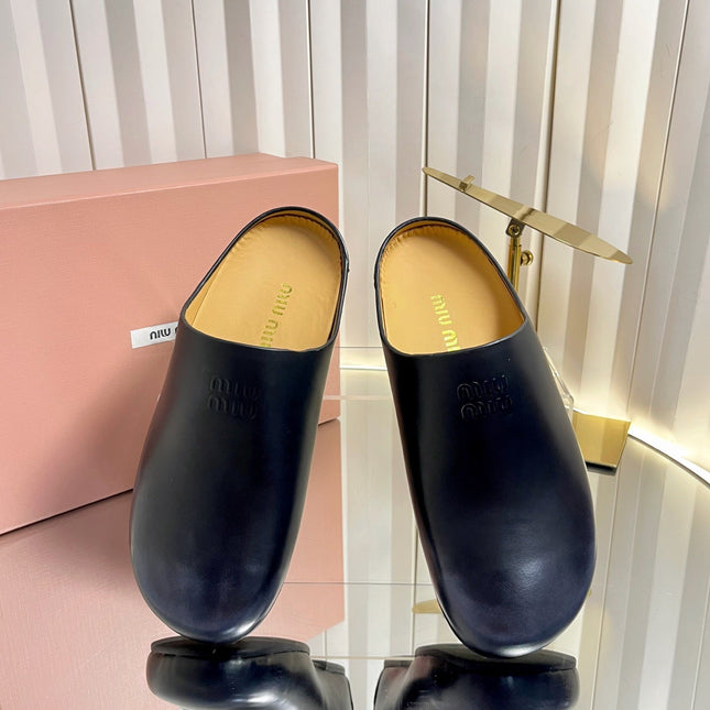 MIUMIU 26S CLOG MULES IN BLACK CALFSKIN