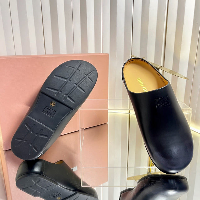MIUMIU 26S CLOG MULES IN BLACK CALFSKIN