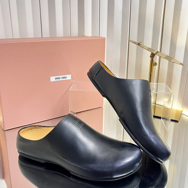 MIUMIU 26S CLOG MULES IN BLACK CALFSKIN