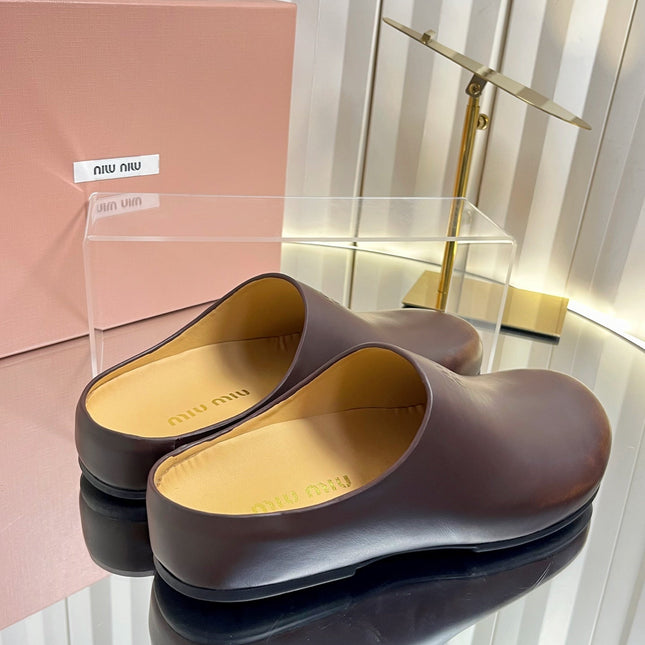 MIUMIU 26S CLOG MULES IN DARK BROWN CALFSKIN