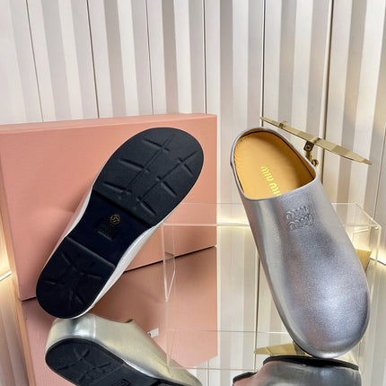 MIUMIU 26S CLOG MULES IN SILVER CALFSKIN