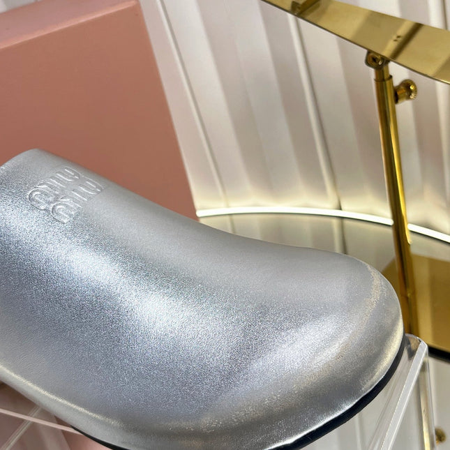 MIUMIU 26S CLOG MULES IN SILVER CALFSKIN