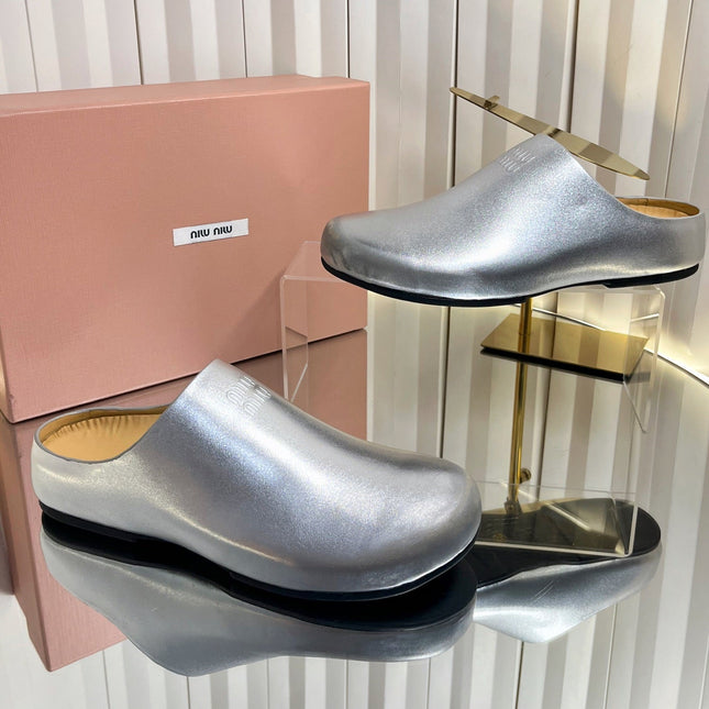 MIUMIU 26S CLOG MULES IN SILVER CALFSKIN