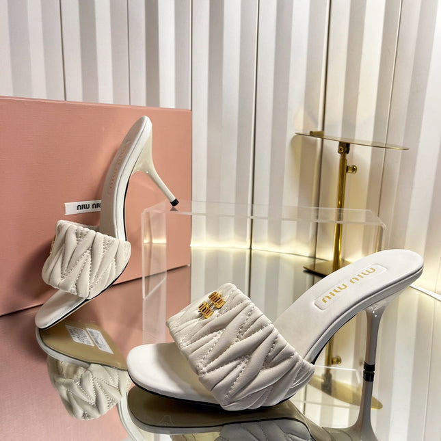 MIUMIU 26S HIGH-HEEL MULE SANDALS 85MM IN LIGHT BEIGE CALFSKIN GOLD HARDWARE