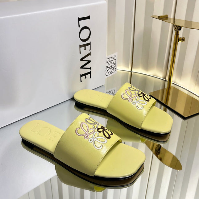 LOEWE 26S LOGO-EMBROIDERED SANDALS IN LIGHT YELLOW CALFSKIN