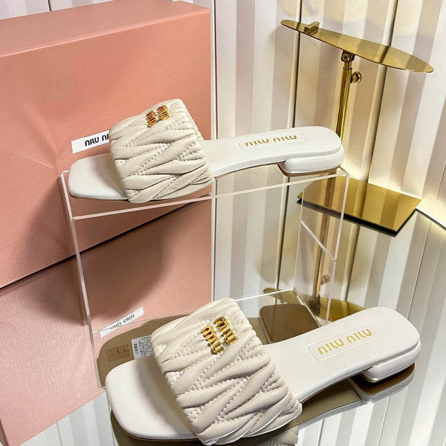 MIUMIU 26S MATELASSE SLIDES IN LIGHT BEIGE CALFSKIN GOLD HARDWARE