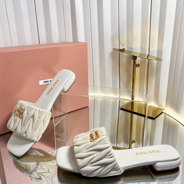 MIUMIU 26S MATELASSE SLIDES IN LIGHT BEIGE CALFSKIN GOLD HARDWARE