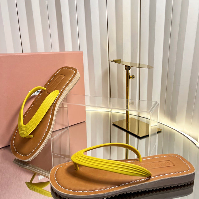 MIUMIU 26S THONG FLAT SANDALS IN YELLOW CALFSKIN