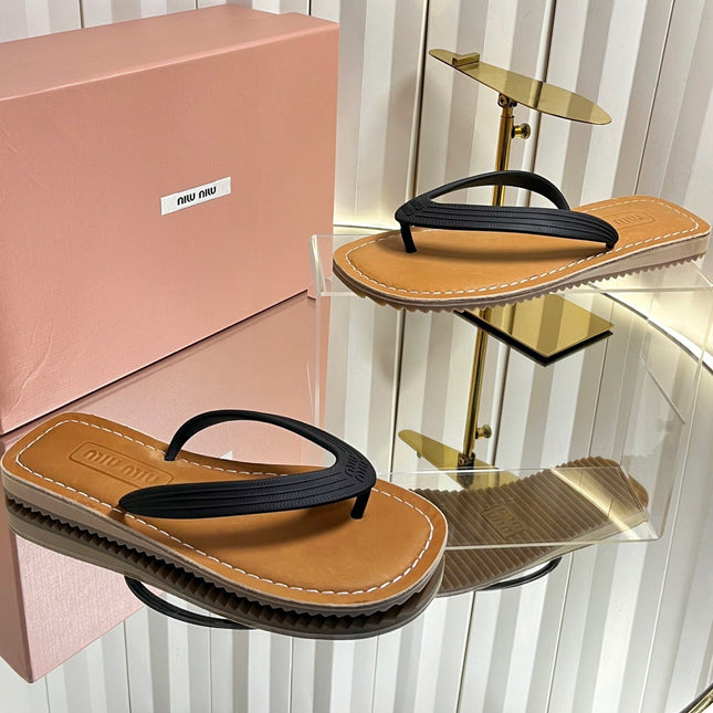 MIUMIU 26S THONG FLAT SANDALS IN BLACK CALFSKIN