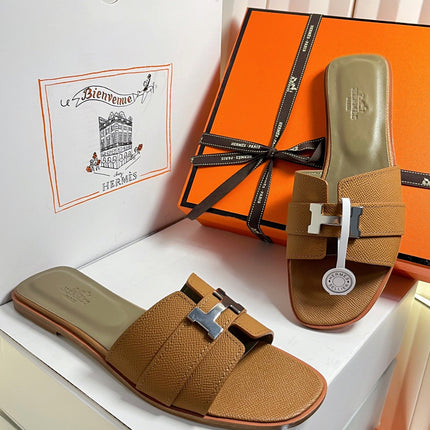 HM 26S ORAN SANDALS IN CARAMEL BROWN EPSOM CALFSKIN SILVER HARDWARE