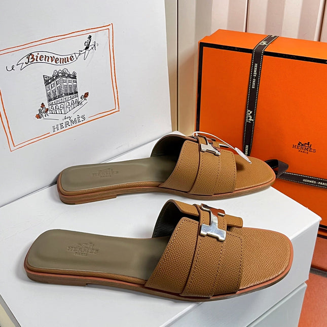 HM 26S ORAN SANDALS IN CARAMEL BROWN EPSOM CALFSKIN SILVER HARDWARE