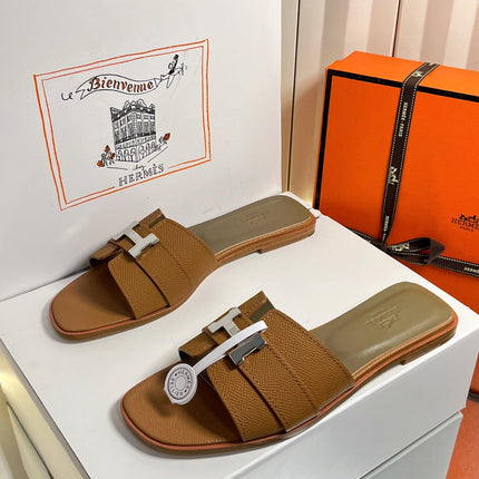 HM 26S ORAN SANDALS IN CARAMEL BROWN EPSOM CALFSKIN SILVER HARDWARE