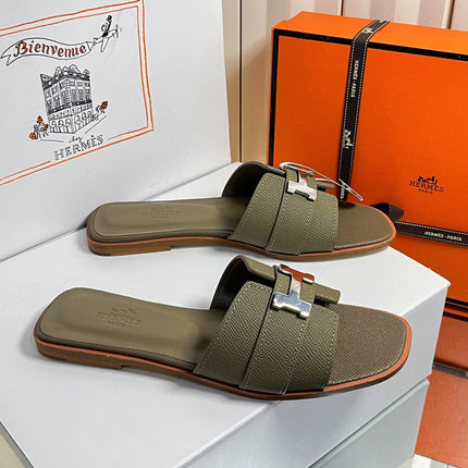 HM 26S ORAN SANDALS IN OLIVE BROWN EPSOM CALFSKIN SILVER HARDWARE